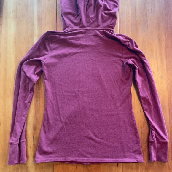 ⭐️ Athleta - mid weight long sleeve top - Picture 6 of 7
